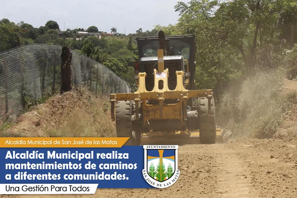 Alcaldía Municipal de San José de las Matas realiza mantenimiento de caminos.