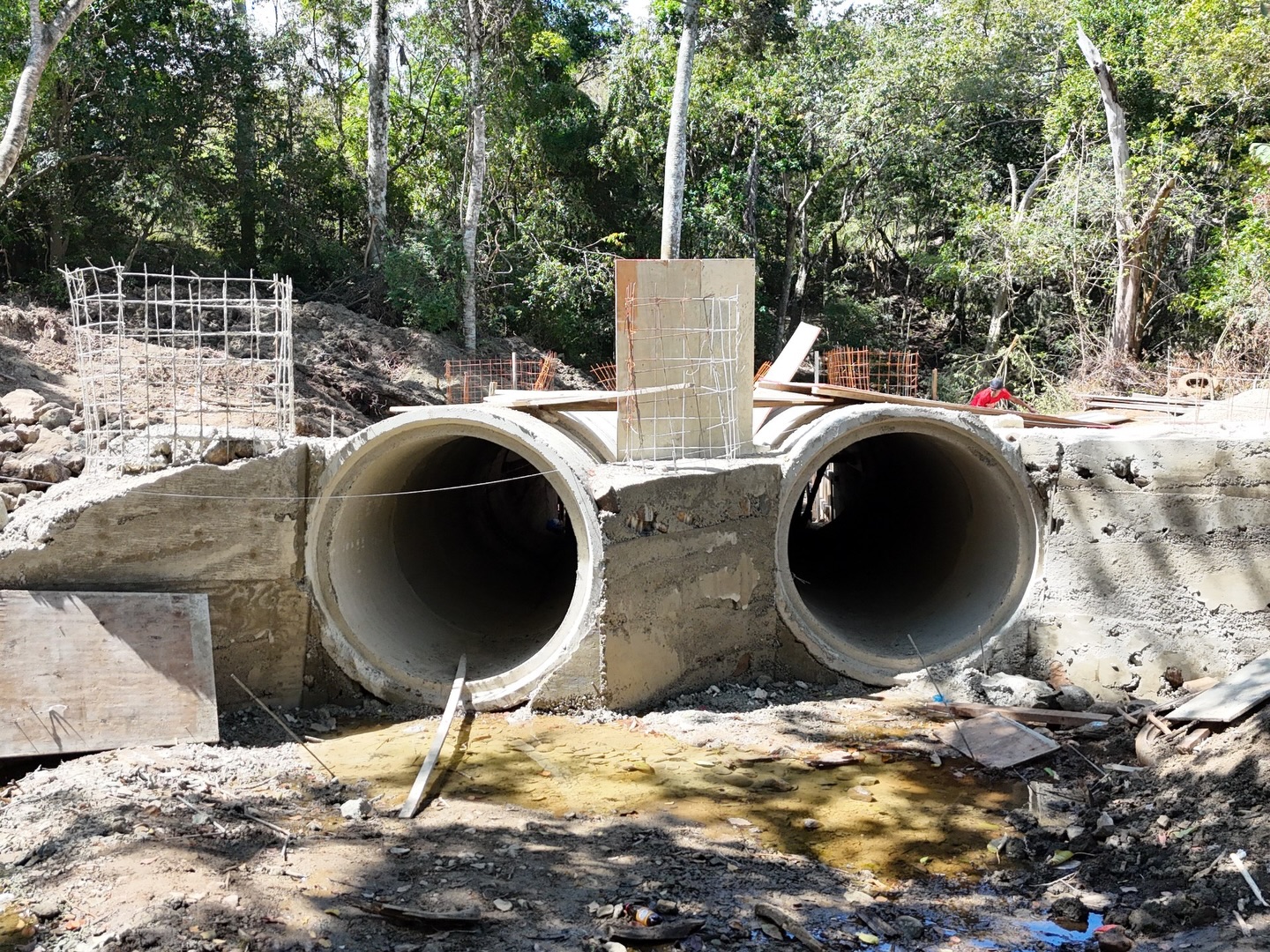 Construcción del Puente en la Cañada del Caimito